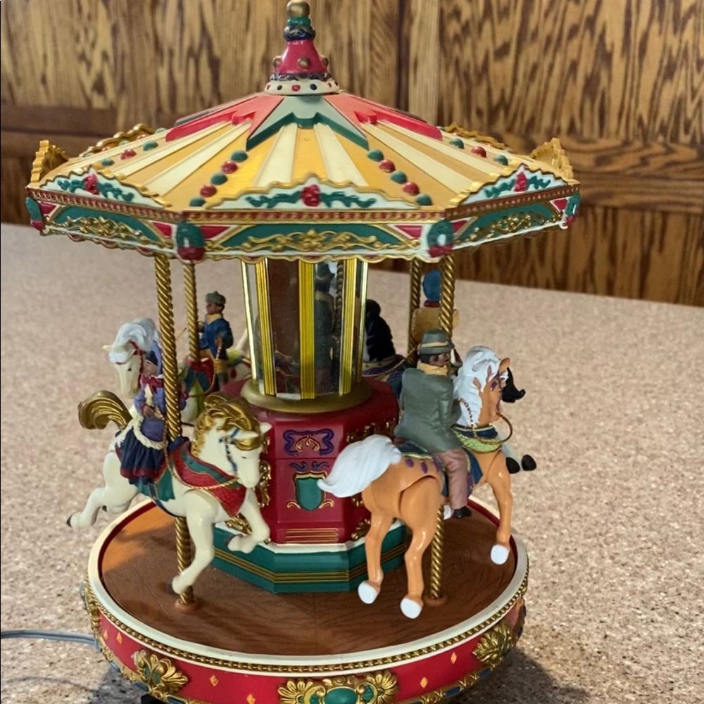 Mr. Christmas Holiday go round
